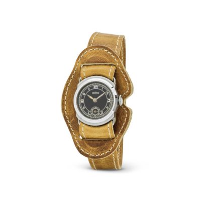 une image représentant une montre-bracelet avec un bracelet en cuir et un cadran noir