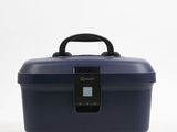 une image représentant une valise bleue avec une poignée noire sur fond blanc