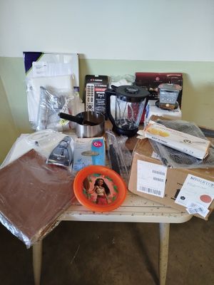 lot d'environ 50 pièces comprenant des accessoires de cuisin…