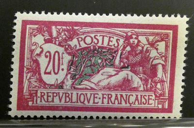 un timbre rouge et blanc représentant un homme à cheval