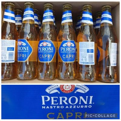 Plusieurs bouteilles de Peroni sont exposées dans un magasin.