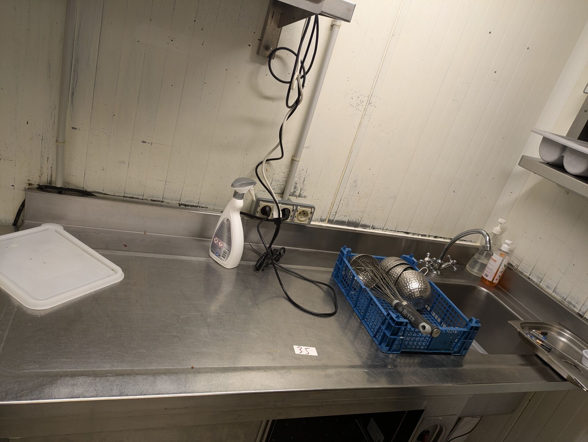 Plateau en inox avec dosseret et petite plonge intégrée