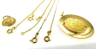 une photo d'un collier en or orné d'un cadenas