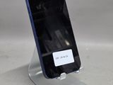 un téléphone portable posé sur un support
