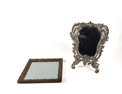 Miroir à poser en régule à patine argenté de forme rocaille …