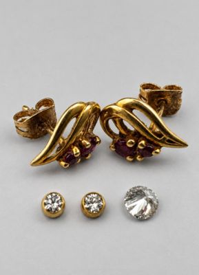 Paire de boucles d'oreilles or et rubis 1,3 g brut +