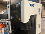 une machine qui se trouve dans un entrepôt