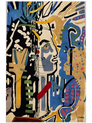 un tableau représentant une femme portant un headdrek et tenant une guitare