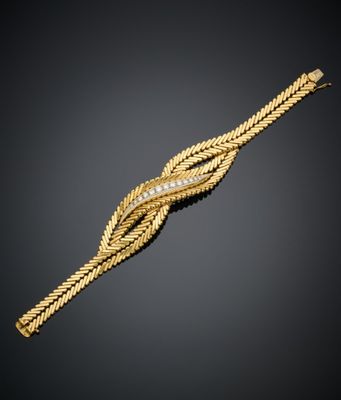 un bracelet en or et diamants, par Cartier