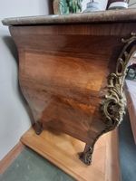 Commode tombeau en bois plaqué, ouvrant par quatre tiroirs s… (photo 3)