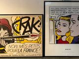 deux œuvres d'art encadrées inspirées de bandes dessinées, exposées dans un musée