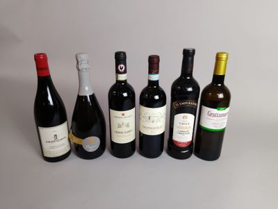 plusieurs bouteilles de vin sont alignées sur une table