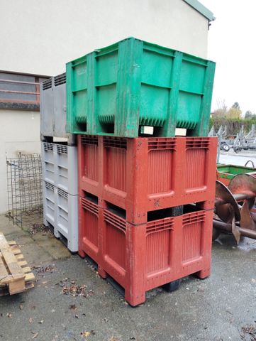 Ensemble de palettes caisses plastiques