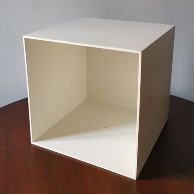 Cube de rangement / Table d'appoint vintage des années 70 du fabriquan