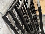 une image représentant un escalier menant au sommet d'un immeuble