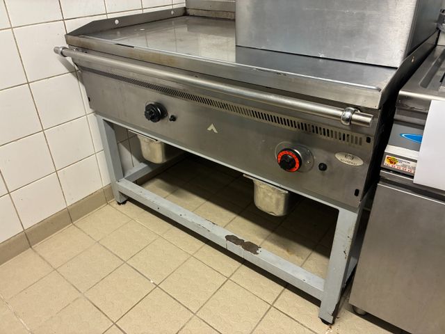 Plancha sur support NOUVOLAT huit bruleurs