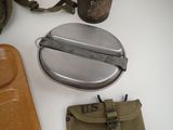 many items that are sitting on a table together