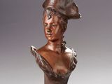 buste en bronze représentant une femme coiffée d'un chapeau