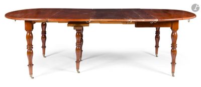 table de salle à manger ovale avec pieds tournés et plateau en bois