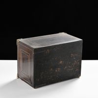 Cabinet de table rectangulaire marqueté en bois de placage s… (photo 4)