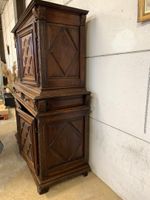 Buffet deux-corps à retrait en noyer, mouluré et sculpté, ou… (photo 4)