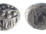 l'image d'une pièce de monnaie dont l'avers et le revers représentent chacun un visage