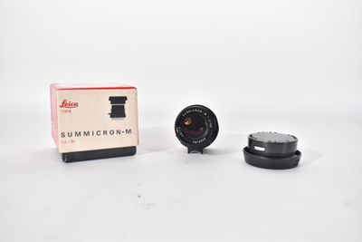 an image of a camera lens sitting on top of a box