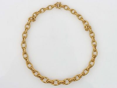 Collier en or à maillons lisses et dépolis en alternance.