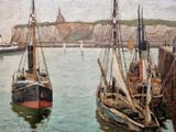 two boats that are sitting in the water