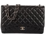 un sac à bandoulière Chanel en cuir matelassé noir