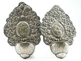 paire de figurines plaquées argent ornées de motifs élaborés