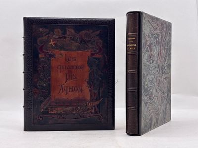 deux livres sont posés l'un à côté de l'autre sur une surface blanche