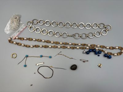 Lot de bijoux fantaisie vintage, circa 1960-1970.