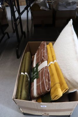 lot de linge, coussin, draps, rideaux, pieds de lit, neuf