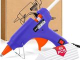 un gros plan d'un pistolet à colle avec une boîte de colle