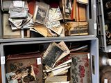 beaucoup de boîtes avec des images dessus