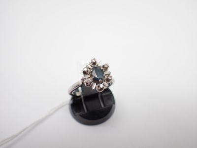 Bague en or gris, saphir et petits diamants, poids 3,1g, TDD 52 - Photo 1