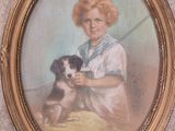 tableau représentant une jeune fille avec un chien, dans un cadre doré