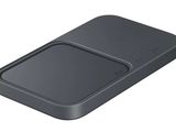 une image représentant un chargeur externe pour téléphone portable sur fond blanc