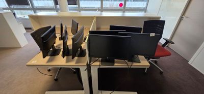 9 ECRANS HP NON TESTES EN L'ETAT LOT SITUE AU 3EME ETAGE