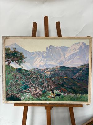 une peinture à l'huile représentant un paysage de montagne avec un arbre au premier plan