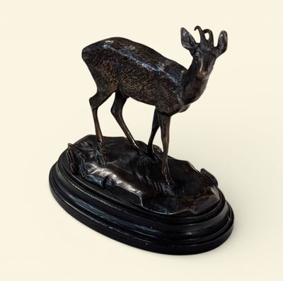 "Le chamois" Bronze de Vienne à patine brune mordorée