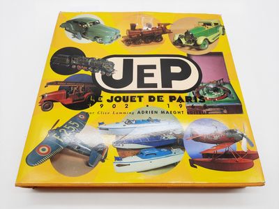 un livre jaune avec des images de différents véhicules