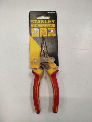 les pinces sont de couleur jaune et rouge sur un fond blanc
