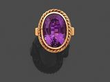une bague en améthorate et en or