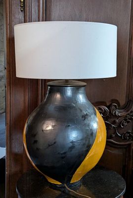 a lamp that is sitting on a table in front of a mirror