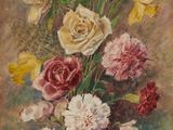 tableau représentant des fleurs dans un vase posé sur une table dans une pièce