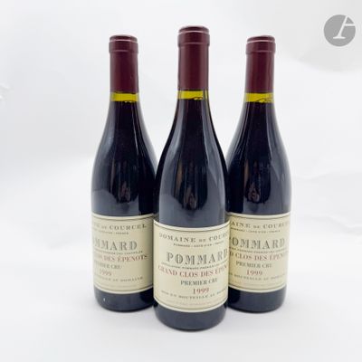 trois bouteilles de vin posées l'une à côté de l'autre sur une table