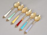 five spoons in a row with different colors on them
