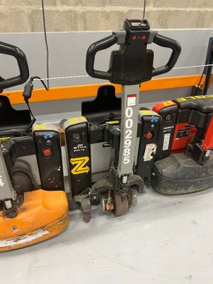 a lot of different machines that are sitting on the floor